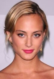 Nora Arnezeder